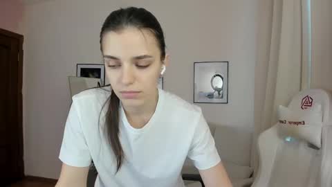 Suzy  next stream  Thursday Friday Saturday online show from 01.22.25