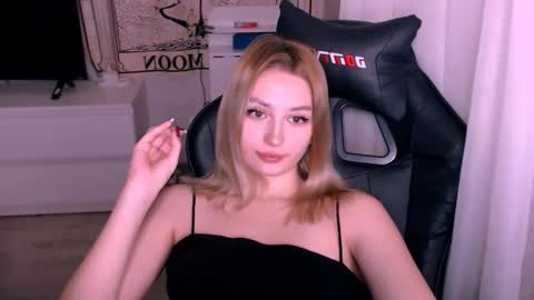 Snapshot of sweeet_baby0 chatting on 11.12.25 Kate online show from 11.12.25