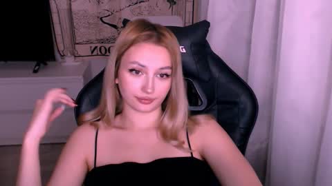 Snapshot of sweeet_baby0 chatting on 11.14.25 Kate online show from 11.14.25