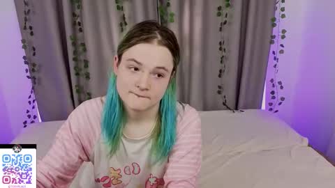 Snapshot of sweet4t chatting on 10.08.25 Haeyang Torry online show from 10.08.25