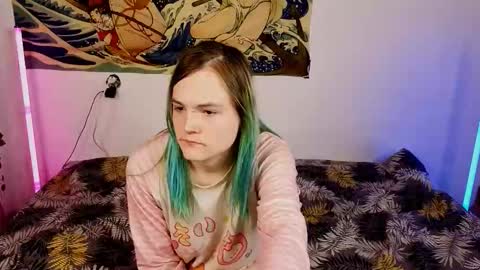 Snapshot of sweet4t chatting on 10.18.25 Haeyang Torry online show from 10.18.25