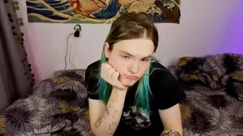 Snapshot of sweet4t chatting on 10.26.25 Haeyang Torry online show from 10.26.25