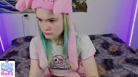 Snapshot of sweet4t chatting on 11.17.25 Haeyang Torry online show from 11.17.25