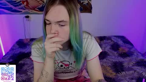 Snapshot of sweet4t chatting on 11.18.25 Haeyang Torry online show from 11.18.25