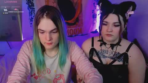 Snapshot of sweet4t chatting on 11.25.25 Haeyang Torry online show from 11.25.25