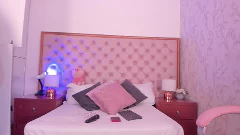 Snapshot of sweet__abbey chatting on 11.04.25 Abby online show from 11.04.25