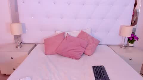 Snapshot of sweet__abbey chatting on 11.12.25 Abby online show from 11.12.25