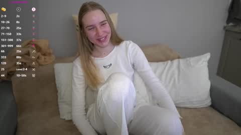 Snapshot of sweet__michelle chatting on 12.17.25 Michelle online show from 12.17.25