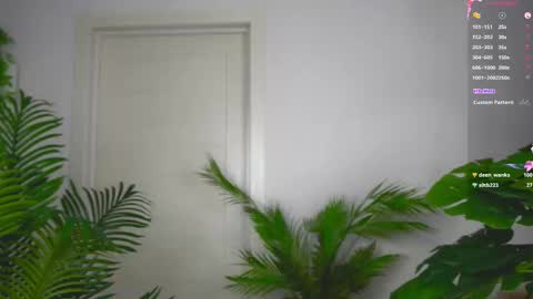 Snapshot of sweet__piece chatting on 09.12.25 Alice online show from 09.12.25