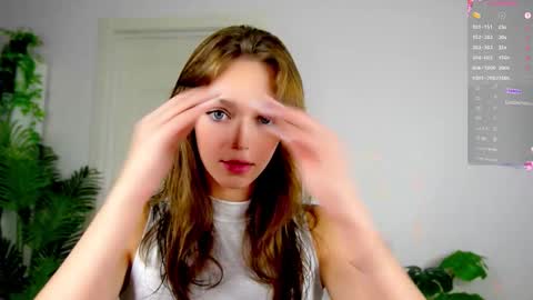 Snapshot of sweet__piece chatting on 10.04.25 Alice online show from 10.04.25