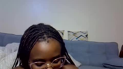 Snapshot of sweet__pixiee chatting on 12.05.25 pixiee online show from 12.05.25