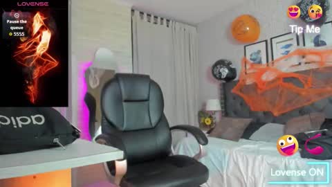 Vanessa online show from 10.25.25