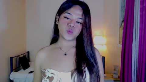 Snapshot of sweet_ahrii chatting on 03.07.25 CLEO online show from 03.07.25