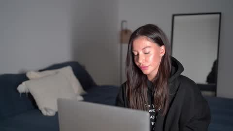 Snapshot of sweet_and_honest chatting on 10.26.25 Dorothea online show from 10.26.25