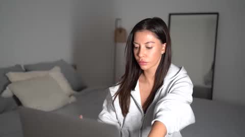 Snapshot of sweet_and_honest chatting on 10.31.25 Dorothea online show from 10.31.25