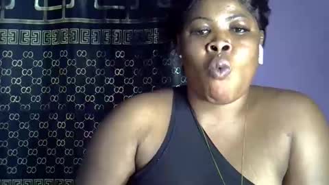 Snapshot of sweet_baby06 chatting on 10.24.25 baby girl online show from 10.24.25