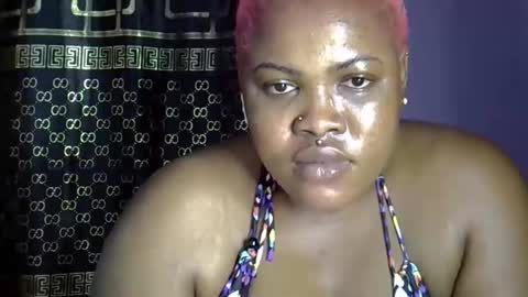 Snapshot of sweet_baby06 chatting on 10.28.25 baby girl online show from 10.28.25