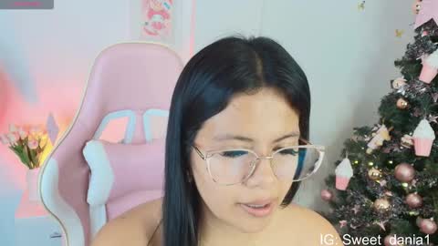 sweet_dania_ online show from 12.19.25