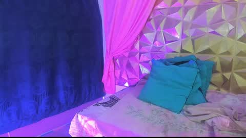  emmili  online show from 12.20.24