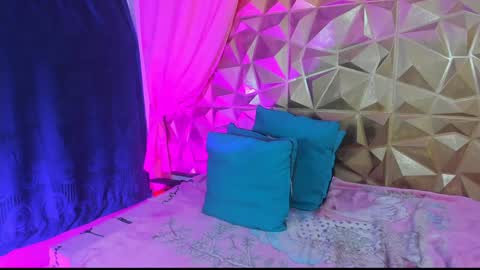  emmili  online show from 01.16.25