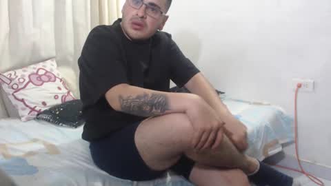 Snapshot of sweet_fantasy_couple chatting on 02.21.25 sweet_fantasy_couple online show from 02.21.25