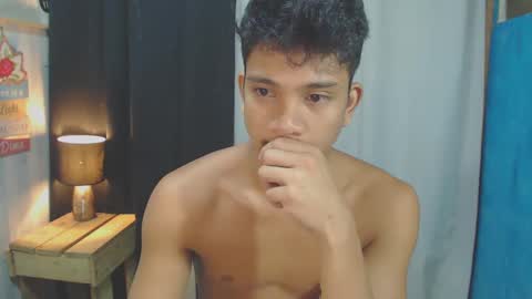 Snapshot of sweet_guyxx chatting on 01.28.25 sweet_guyxx online show from 01.28.25