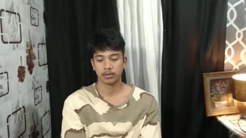 Snapshot of sweet_guyxx chatting on 11.02.25 sweet_guyxx online show from 11.02.25