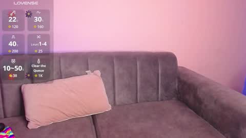 Snapshot of sweet_honey_wet chatting on 12.17.25 Nella online show from 12.17.25