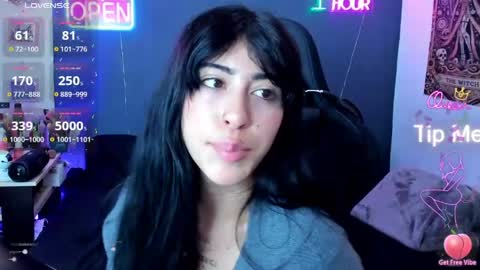 Snapshot of sweet_joint_girl chatting on 04.13.26 Dahnna online show from 04.13.26