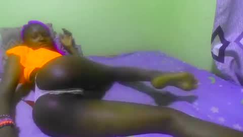 Snapshot of sweet_katrina2 chatting on 11.24.25 millarn online show from 11.24.25