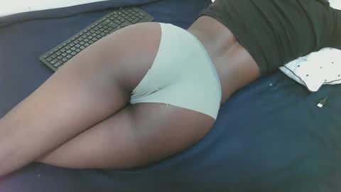 sweet_larra online show from 11.04.25