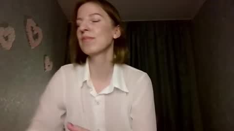 Snapshot of sweet_lilbunny chatting on 09.30.25 sweet_lilbunny online show from 09.30.25