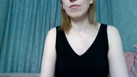 Snapshot of sweet_lilbunny chatting on 02.04.26 sweet_lilbunny online show from 02.04.26