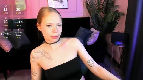 Snapshot of sweet_lucile chatting on 05.26.26 Lucy online show from 05.26.26