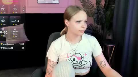 Snapshot of sweet_lucile chatting on 06.10.26 Lucy online show from 06.10.26