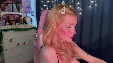 Melissa. Join me on Fansly link in social medias online show from 12.21.24