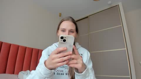 Snapshot of sweet_miss381 chatting on 03.11.25 Sofi online show from 03.11.25