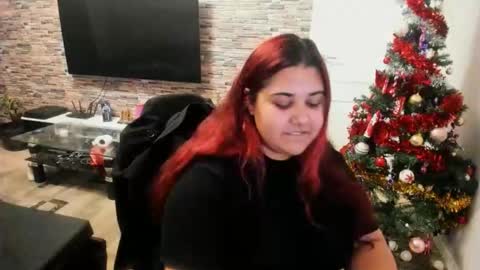 Snapshot of sweet_moommy chatting on 12.15.25 sweet_moommy online show from 12.15.25