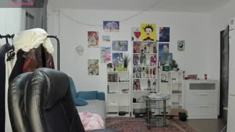 Snapshot of sweet_peach__ chatting on 04.18.26 kira online show from 04.18.26