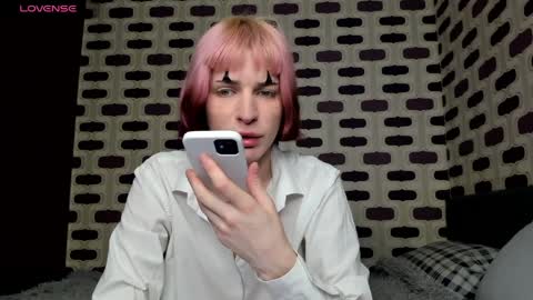 Snapshot of sweet_peach__ chatting on 04.24.26 kira online show from 04.24.26