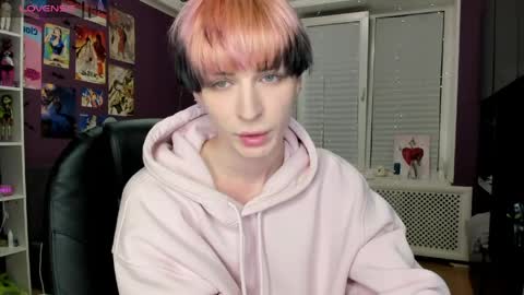 Snapshot of sweet_peach__ chatting on 05.21.26 kira online show from 05.21.26