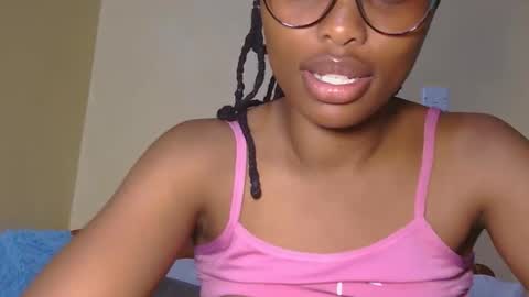 Snapshot of sweet_peach_xo36 chatting on 09.19.25 S online show from 09.19.25