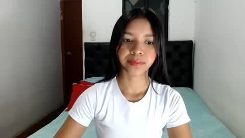 Snapshot of sweet_petite15 chatting on 07.14.26 petite sweet online show from 07.14.26