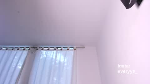 Snapshot of sweet_poetry chatting on 06.14.26 Ev online show from 06.14.26