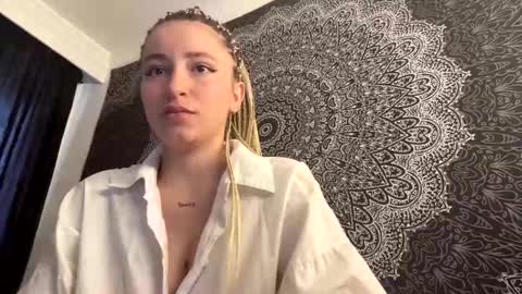 Snapshot of sweet_poisson_ chatting on 05.23.26 MONIK online show from 05.23.26