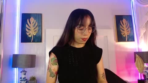 Snapshot of sweet_rabbitss chatting on 09.24.25 online show from 09.24.25