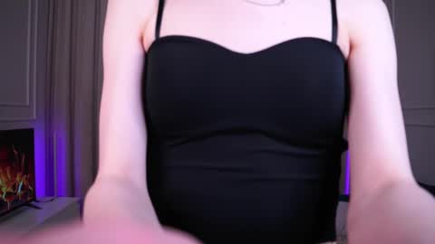 Snapshot of sweet_reverie chatting on 03.09.25 Vanessa online show from 03.09.25