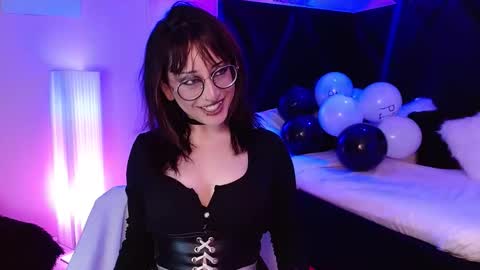 Roxanee online show from 10.20.25