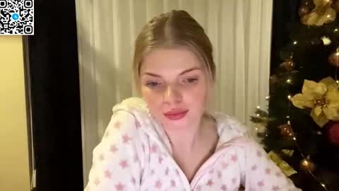 Snapshot of sweet_sinn_ chatting on 01.12.26 Mira online show from 01.12.26