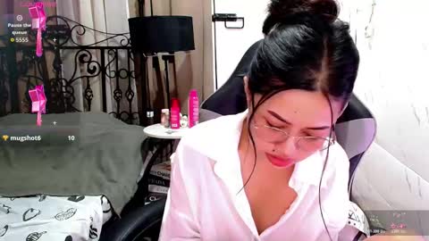 Snapshot of sweet_sirenxx chatting on 12.18.25 Leah online show from 12.18.25